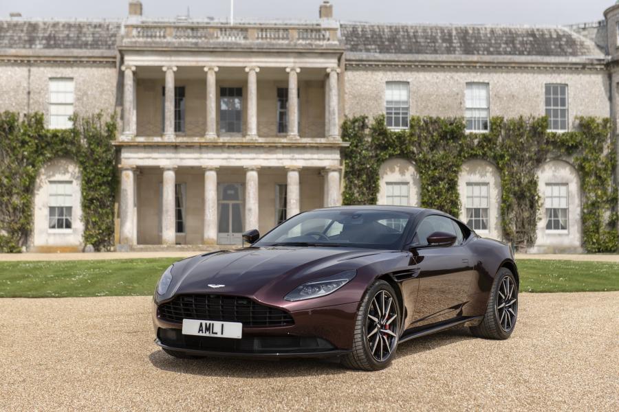  Aston Martin DB11 V8 2017 года  (UK) (фото 1 из 40)